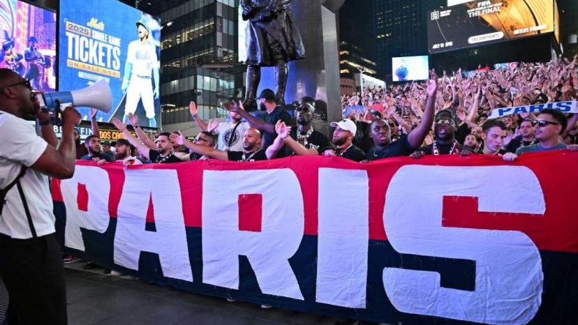 Paris Saint-Germain fans light up NYC before Club World Cup 6 PSG20Times20Square