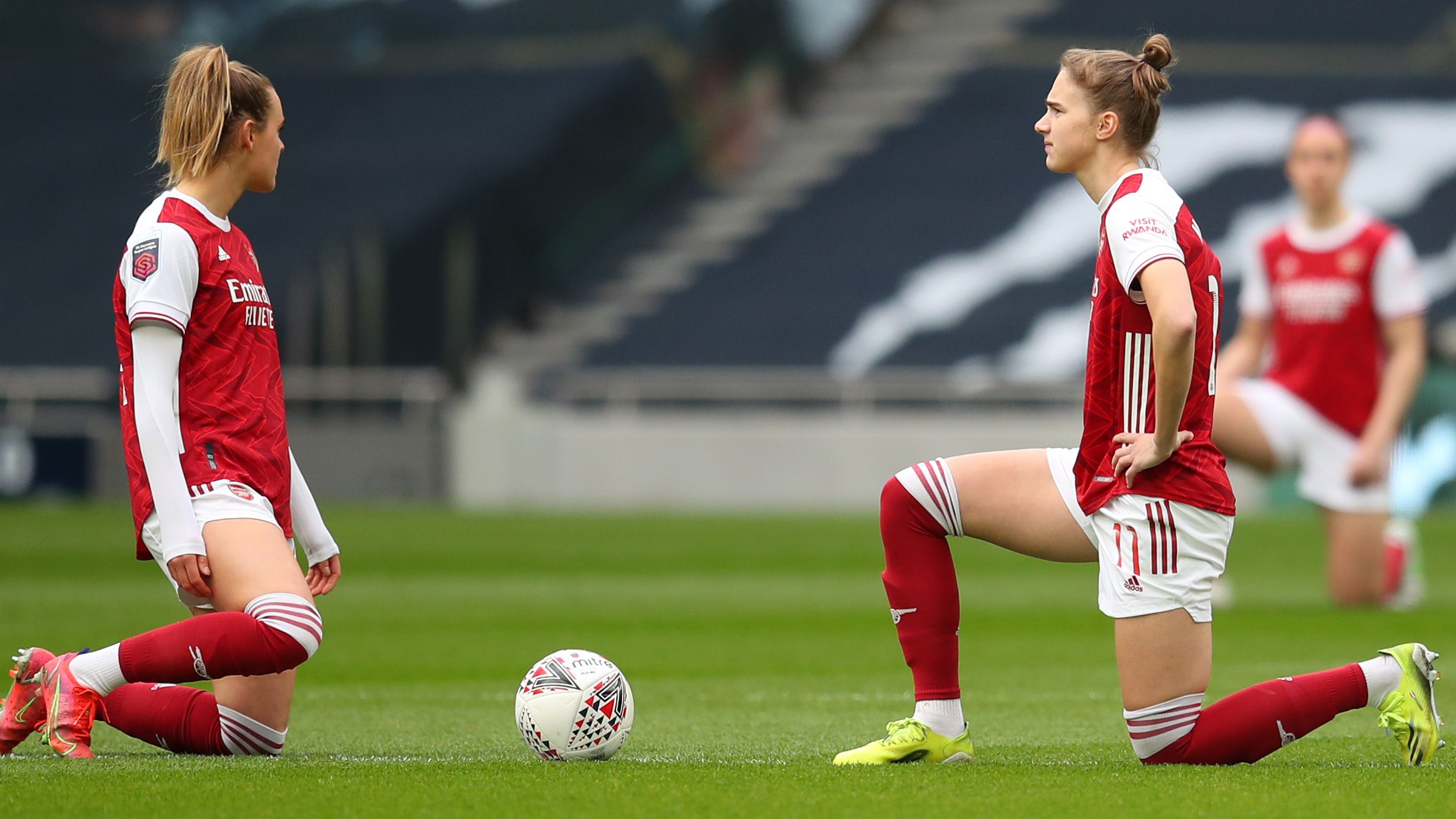 WSL Teams Stand Firm: Continue Taking the Knee After Jess Carter Incident 1 GettyImages 1309433732