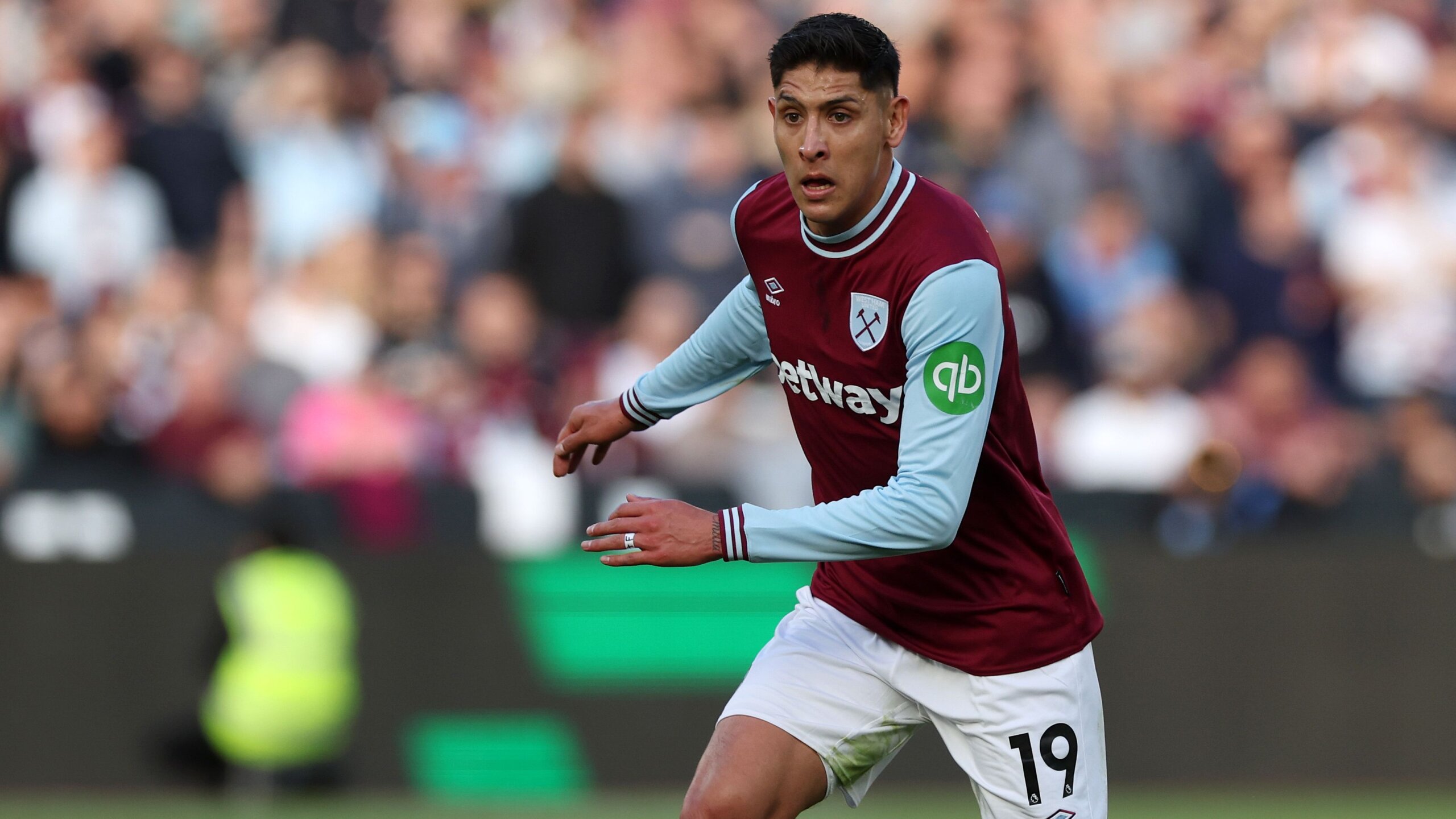 Edson Alvarez Nears Fenerbahce Move as Ajax Withdraws Interest 1 GettyImages 2181409818 scaled