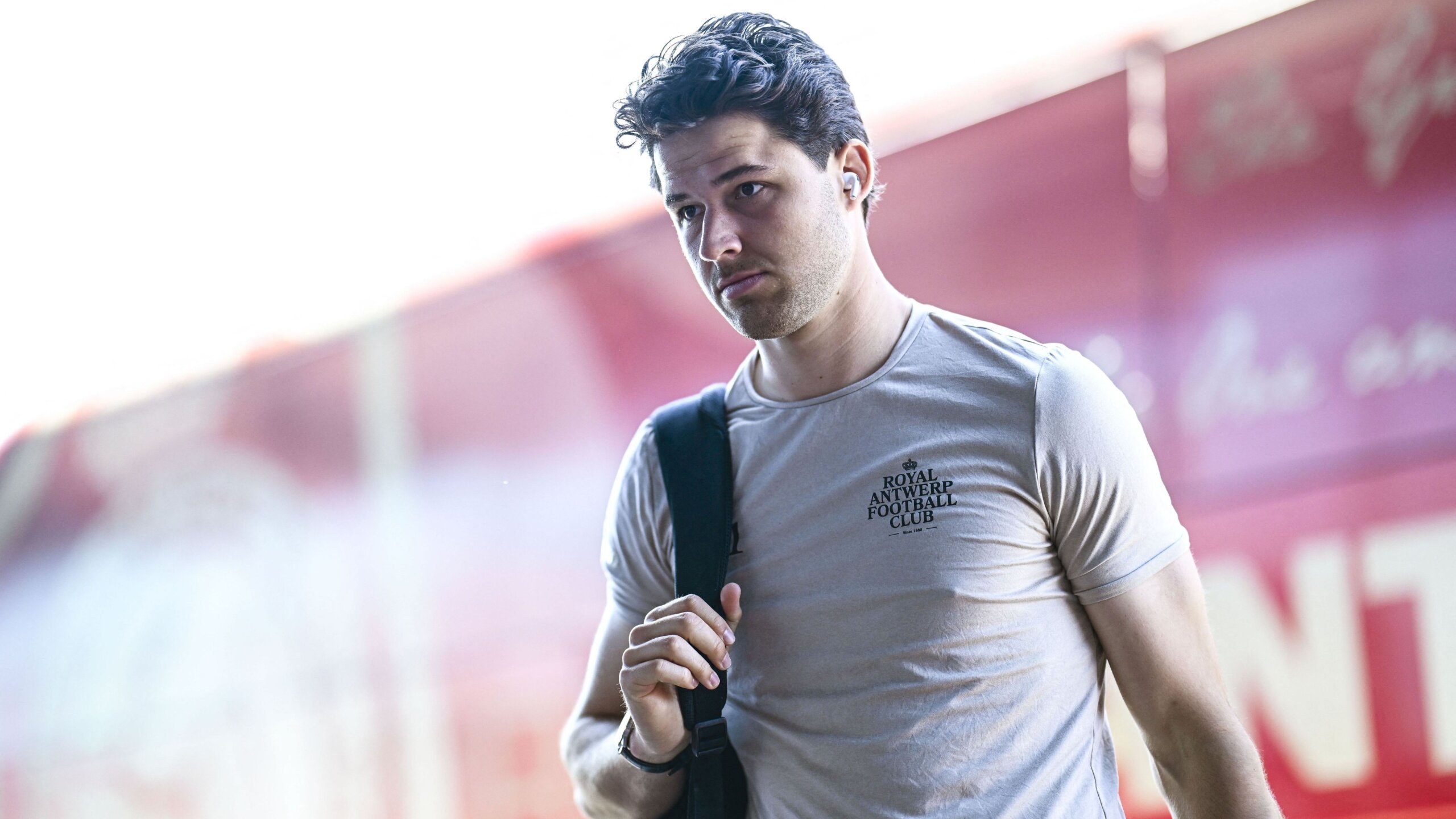 Man Utd Step Up Senne Lammens Pursuit Amid Antwerp Tensions 3 GettyImages 2213919217 scaled