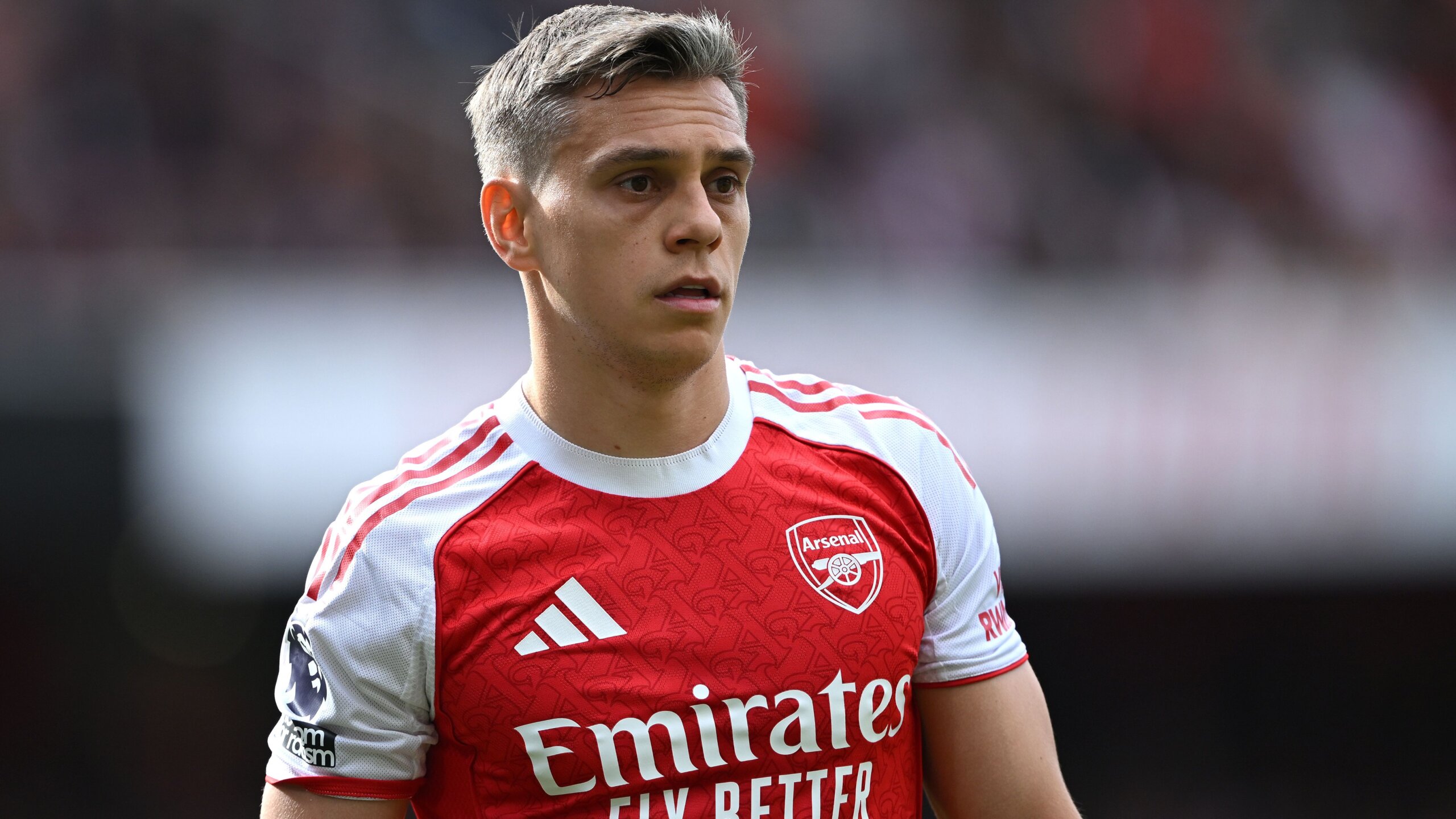 Leandro Trossard Signs New Arsenal Contract Amid Transfer Rumors 4 GettyImages 2215876393 scaled
