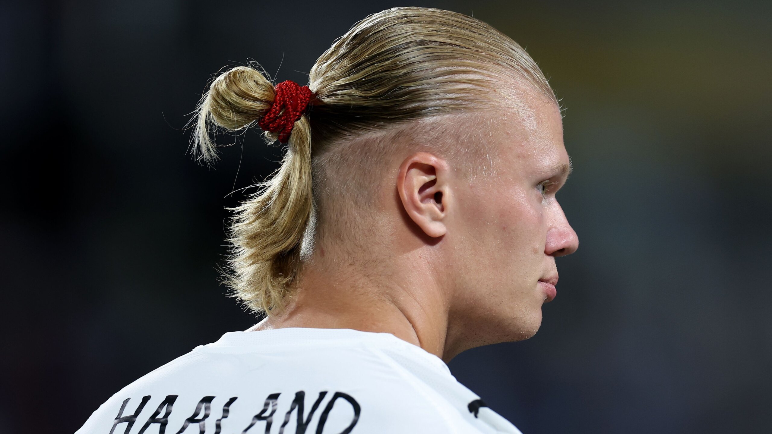 Haaland Unveils Classic Centre-Parting Ahead of Premier League Return 6 GettyImages 2223099048 scaled