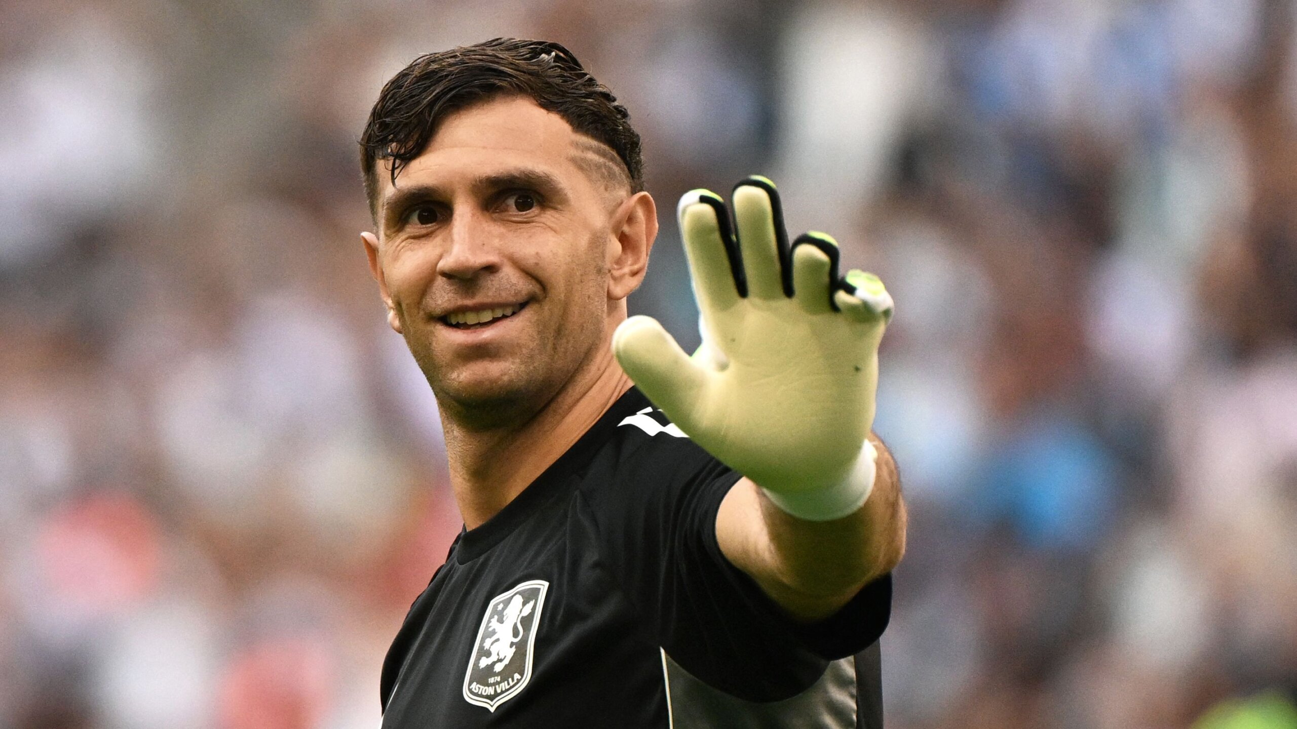 Man Utd Target Emi Martinez in Late Transfer Window Push 1 GettyImages 2228516597 scaled