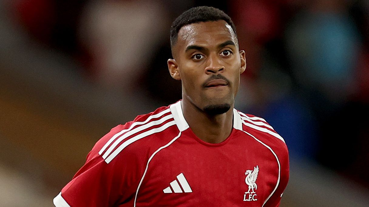 Ryan Gravenberch Reveals Bayern Munich Struggles Before Liverpool Revival 4 GettyImages 2228629800