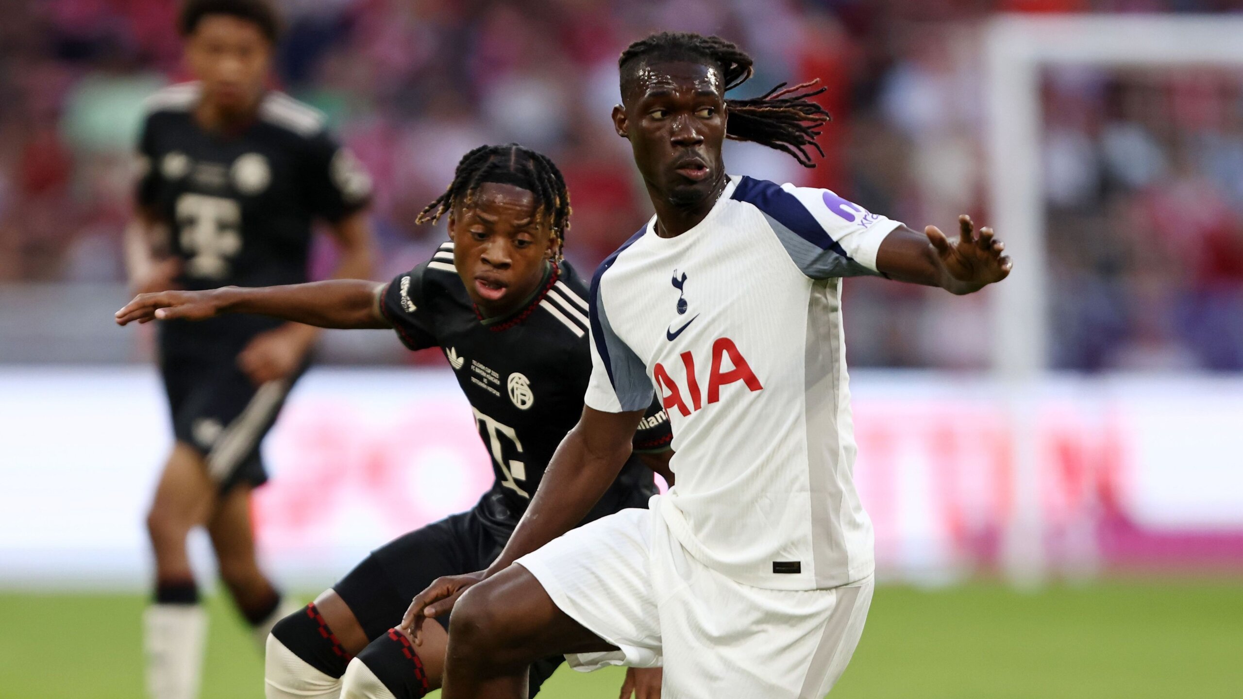 Fenerbahce and Galatasaray Set for Yves Bissouma Transfer Battle 4 GettyImages 2228967617 scaled