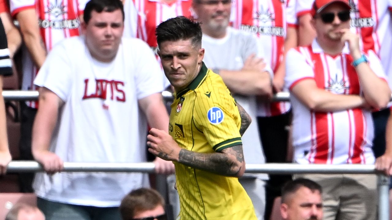 Josh Windass Fires Wrexham to Historic Championship Goal 7 GettyImages 2229212101