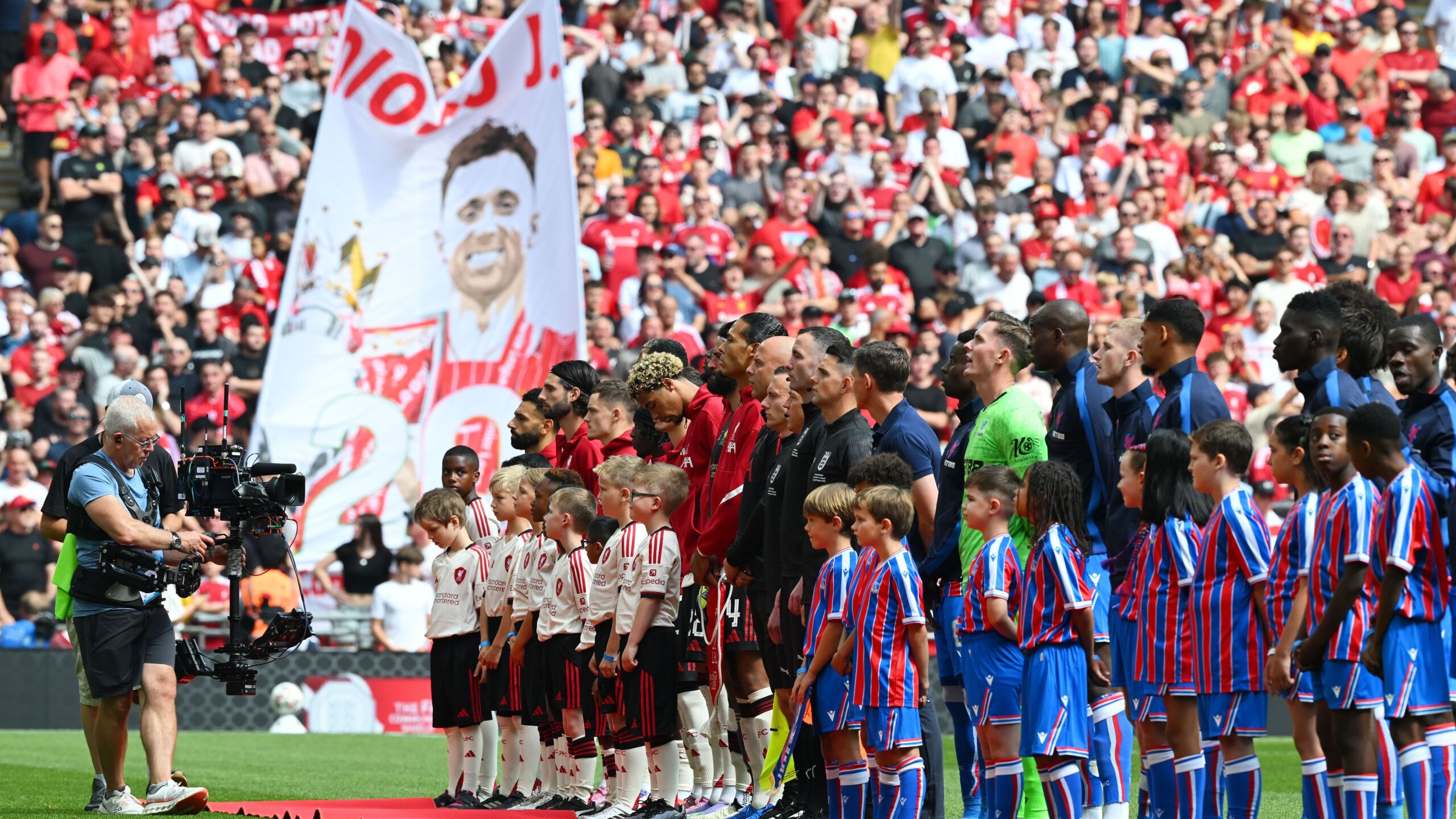 Crystal Palace Fans Disrupt Minute's Silence for Diogo Jota 8 GettyImages 2229385975 scaled