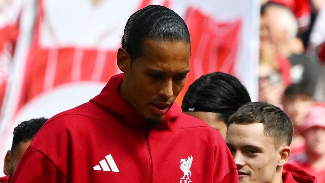 Van Dijk Condemns Fans After Minute’s Silence Disrupted 3 GettyImages 2229394541