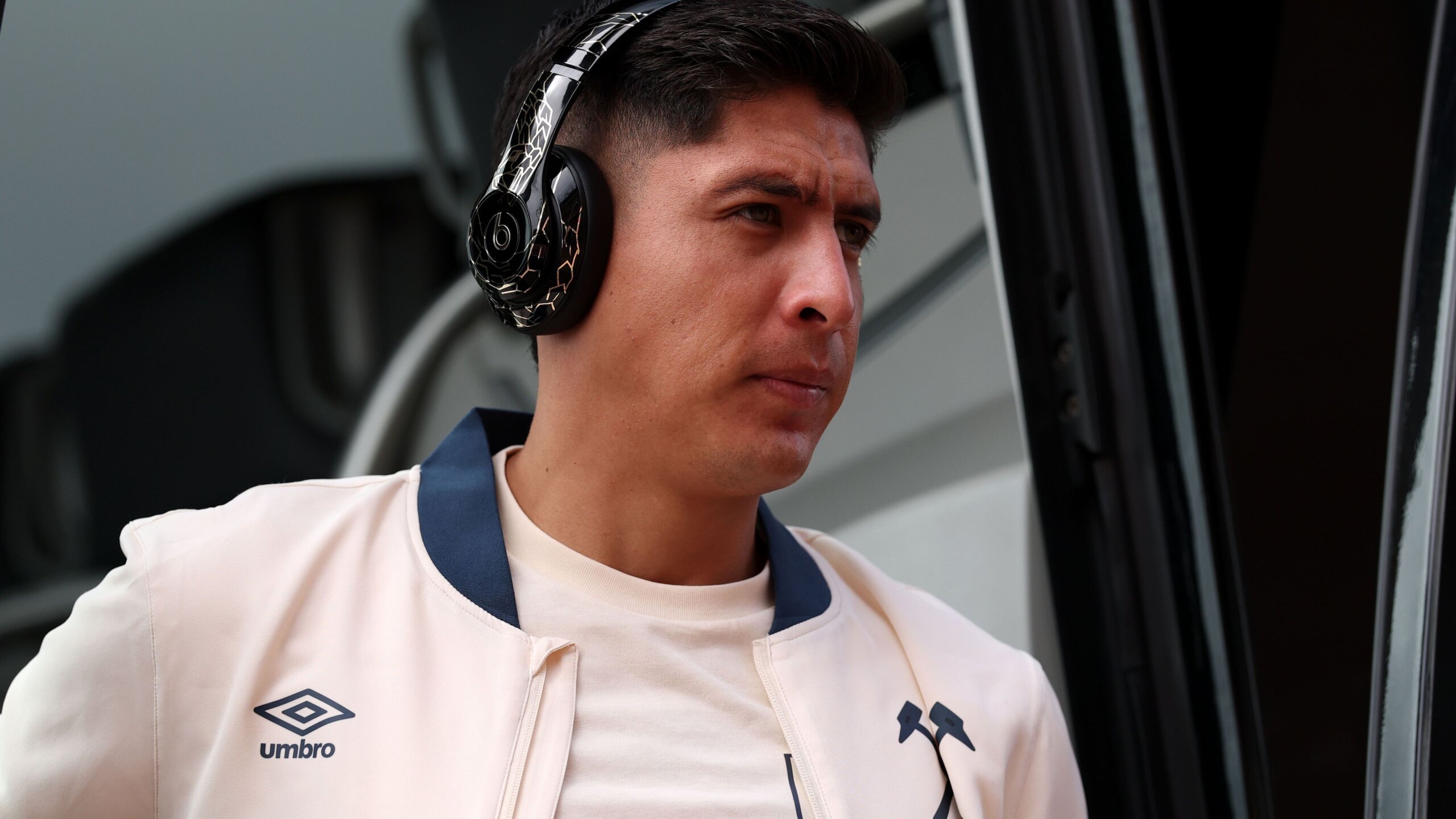Fenerbahce Open Talks for Edson Álvarez as Mourinho Eyes Transfer 8 GettyImages 2230424029 scaled