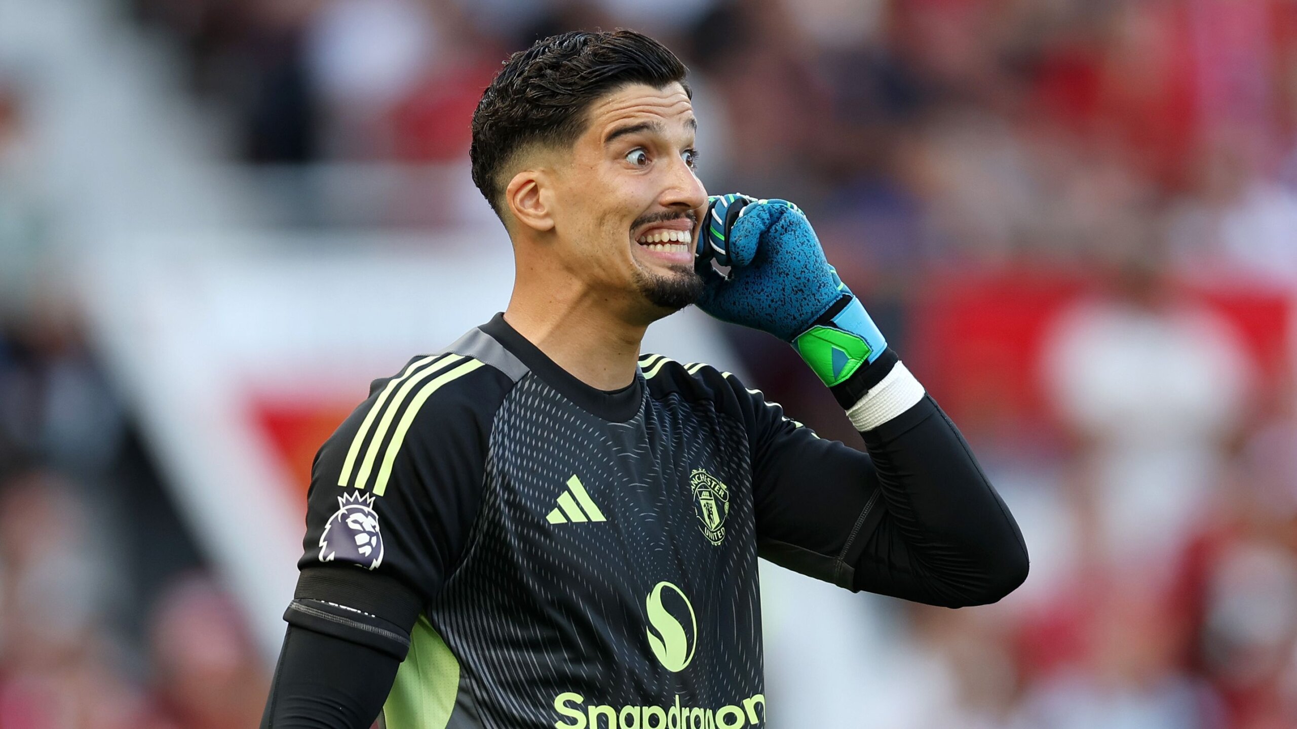 Man Utd Goalkeeper Altay Bayindir Criticized After Arsenal Error 3 GettyImages 2230614016 scaled