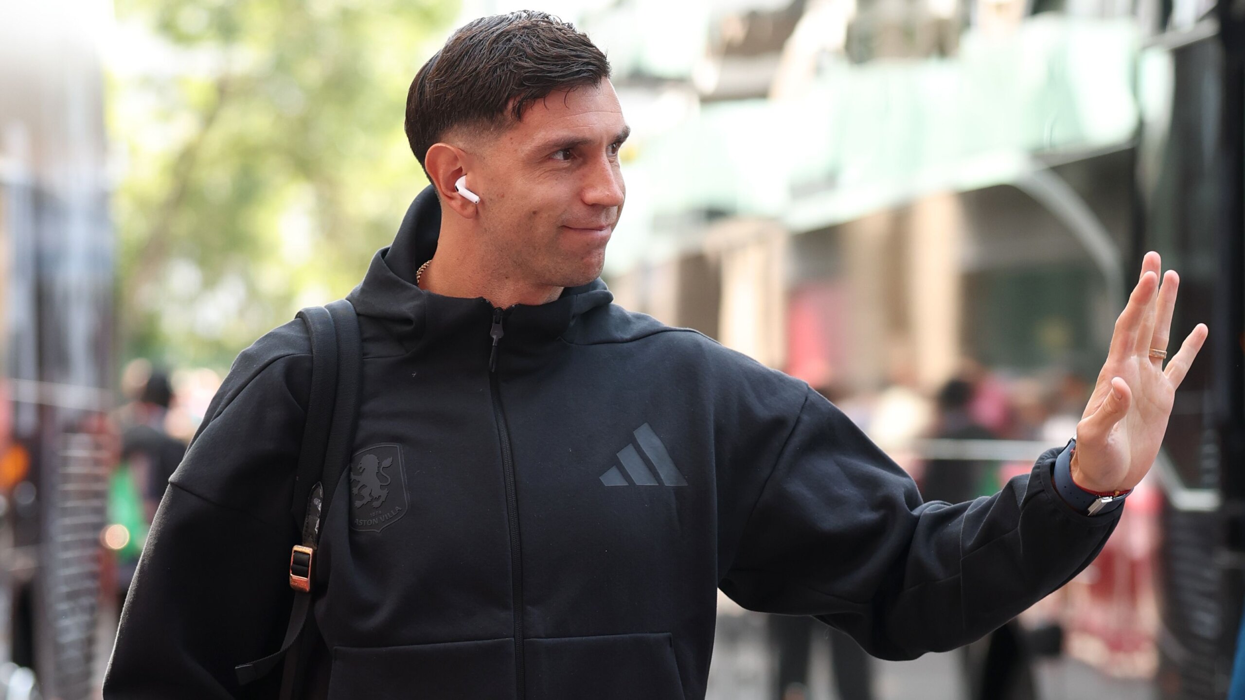 Emi Martinez Secures Starting Spot as Aston Villa Calms Transfer Rumors 1 GettyImages 2231639518 scaled