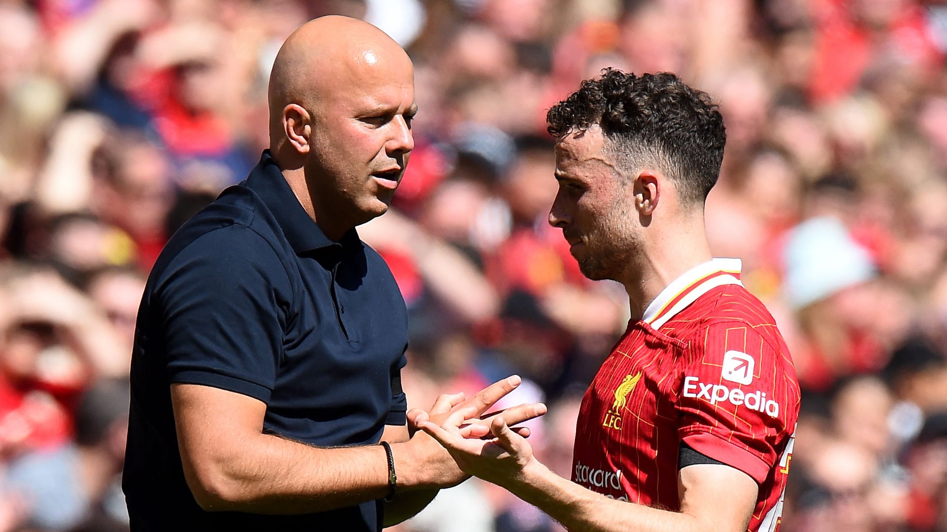Liverpool Squad Praised by Slot for Strength After Jota Tragedy 9 news 4 pc