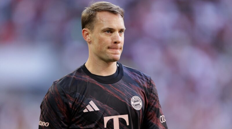 11082520Manuel20Neuer20of20Bayern20Munich20looks20on201920