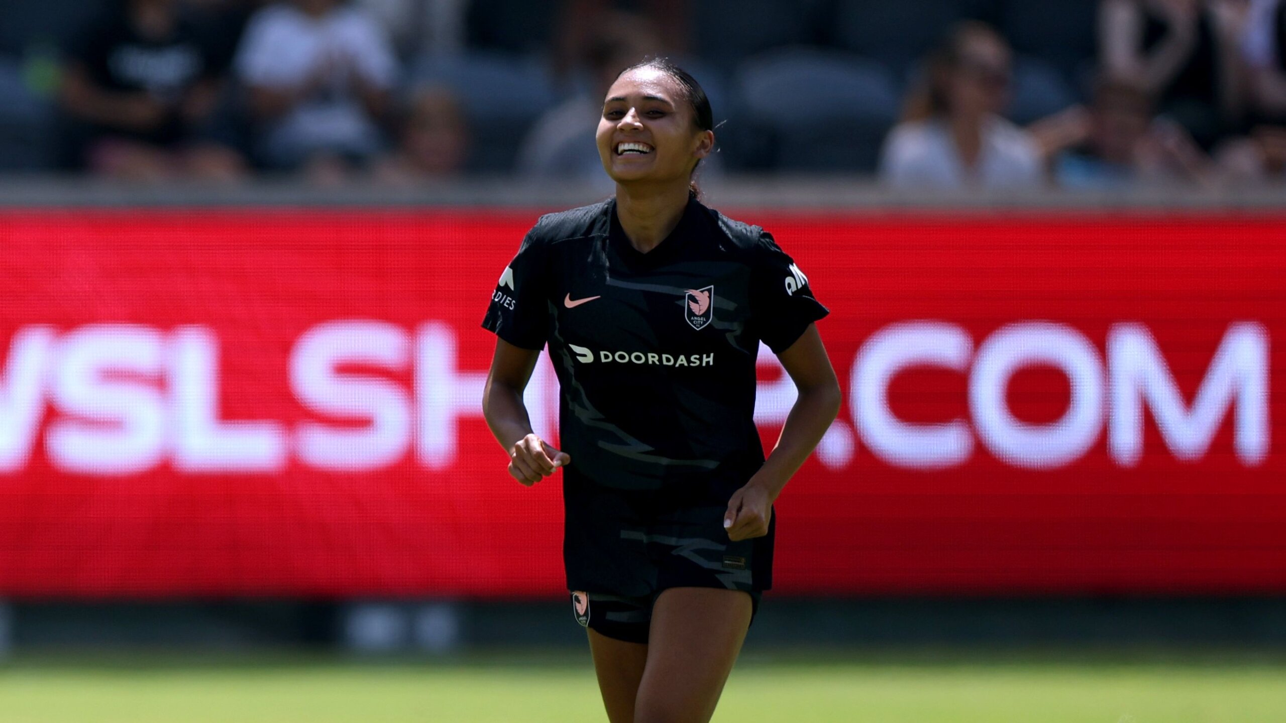 Alyssa Thompson Nears Chelsea Move, Sits Out Angel City Match 8 GettyImages 2169932409 scaled