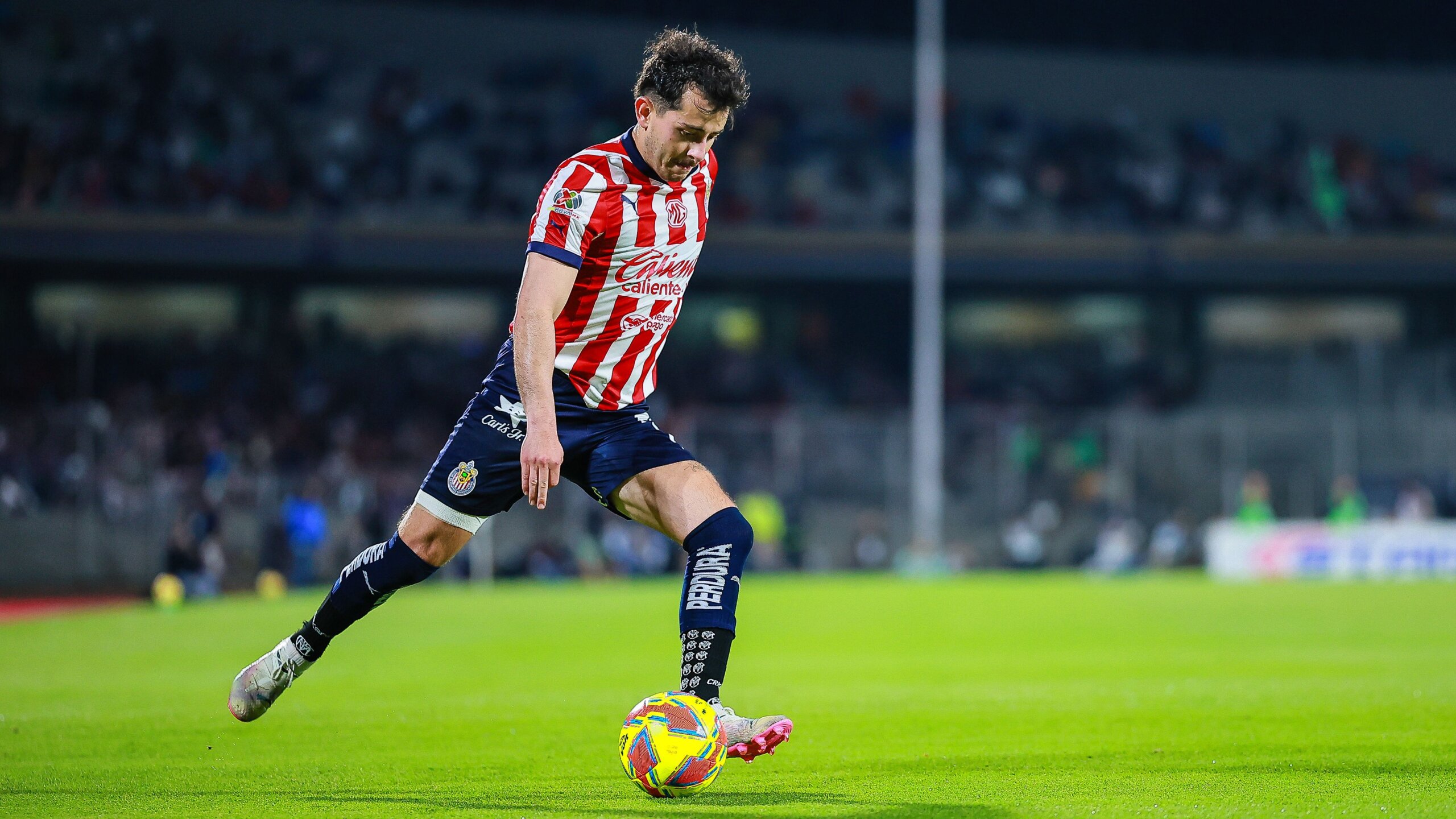 Alan Mozo Faces Surgery After Meniscus Injury in Chivas Friendly 2 GettyImages 2203281380 scaled
