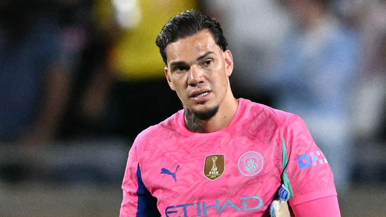 Ederson Completes €14m Move from Man City to Fenerbahce 2 GettyImages 2222243783