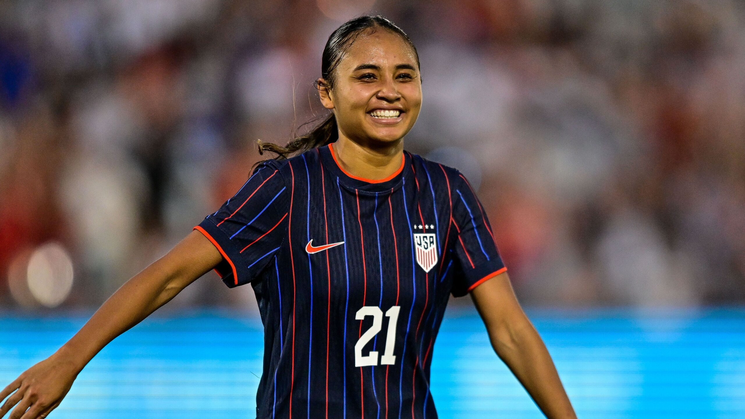 Chelsea Nearing Alyssa Thompson Signing in Landmark Transfer 9 GettyImages 2222813974 scaled