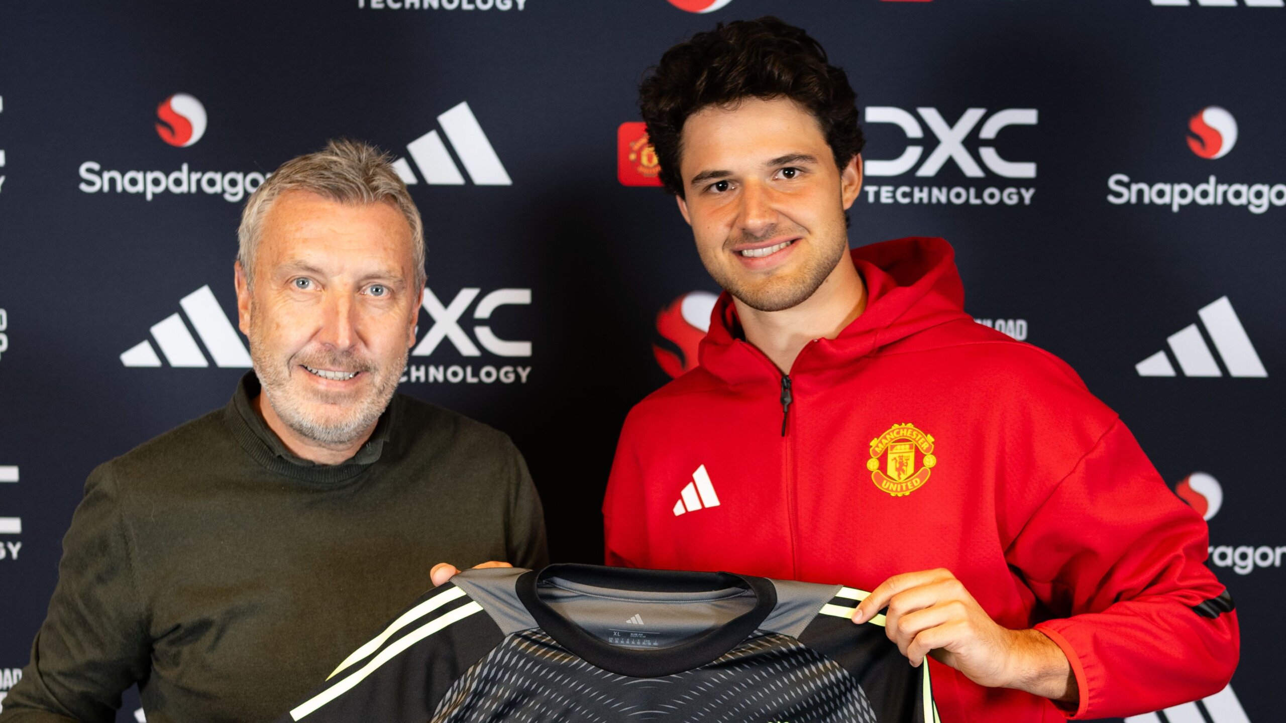 Senne Lammens’ Manchester United Move Leaves Antwerp Frustrated 3 GettyImages 2233247841 1 scaled