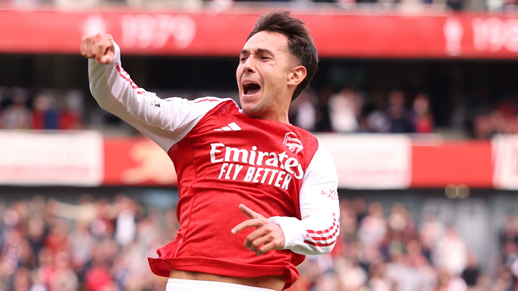 Zubimendi Stuns Arsenal Fans With Spectacular First Premier League Goal 10 GettyImages 2235188146