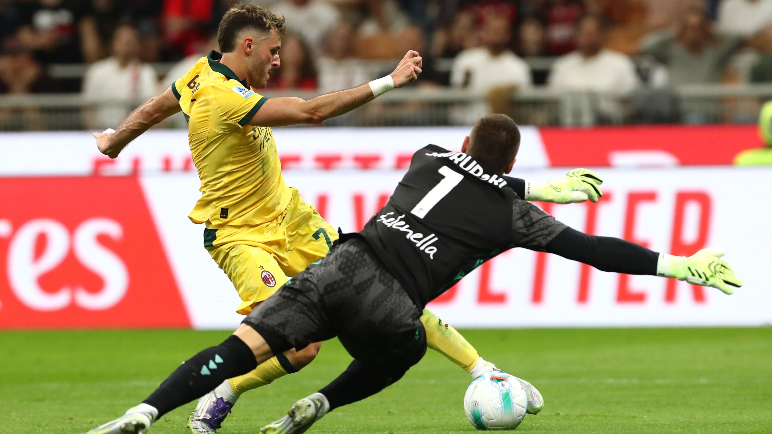 Santiago Gimenez Shines in AC Milan’s Win Over Bologna 6 GettyImages 2235520043 scaled