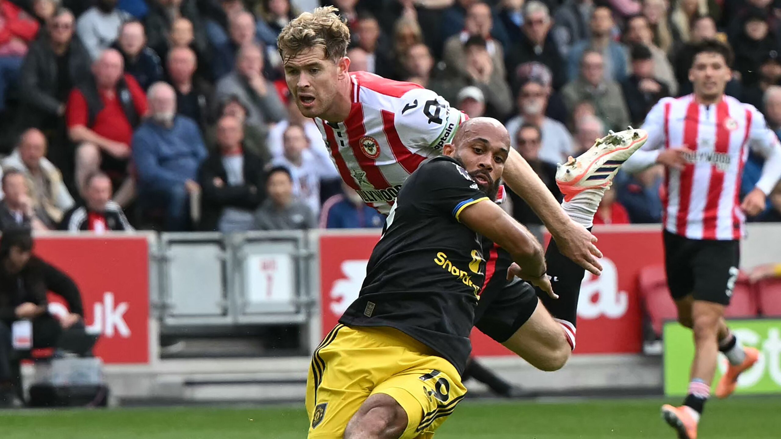Man Utd Controversy: Nathan Collins’ Foul Sparks Referee Debate 4 GettyImages 2237319967 1 scaled