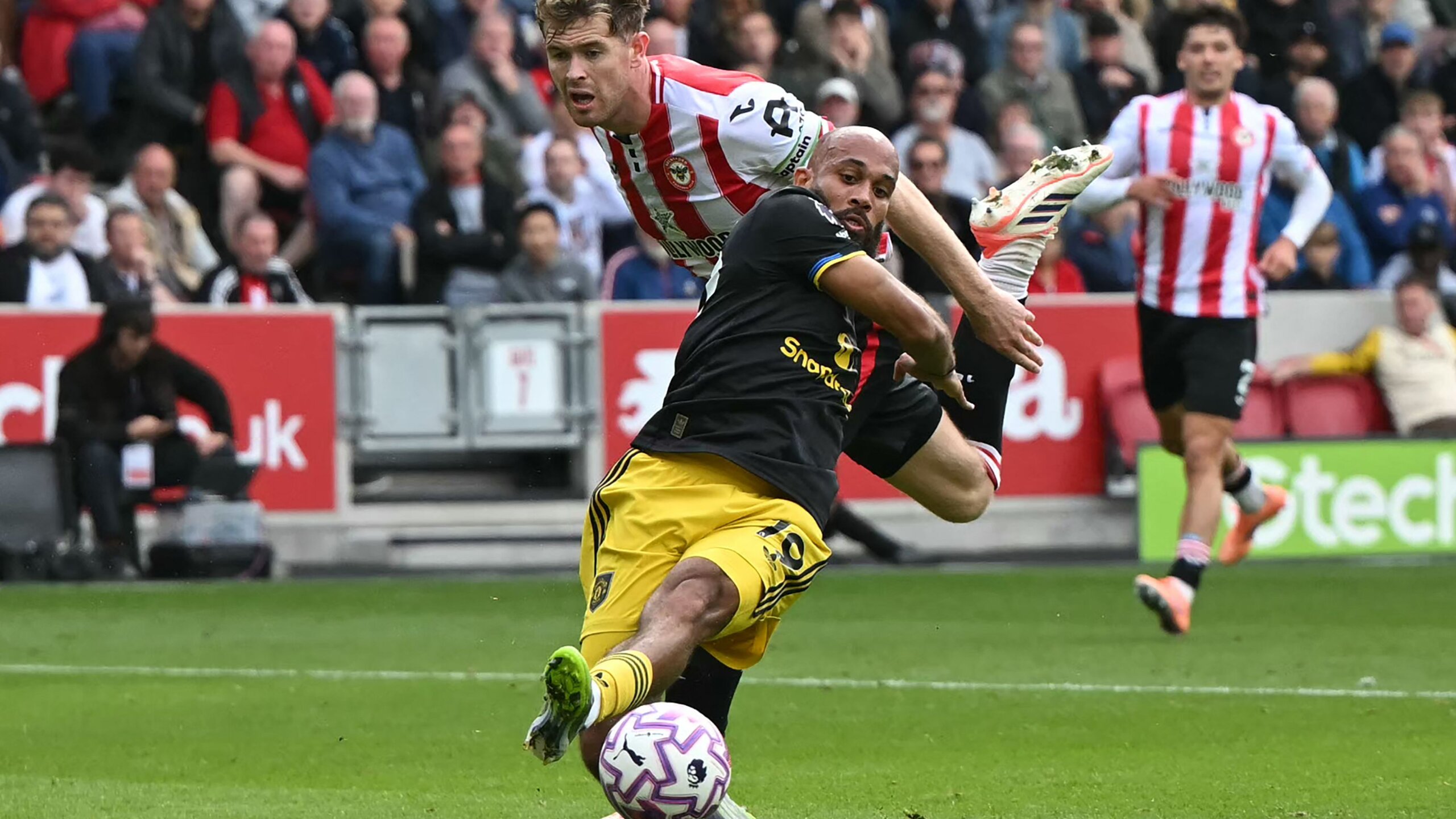 Nathan Collins Avoids Red Card After Mbeumo Penalty Incident 3 GettyImages 2237319967 scaled