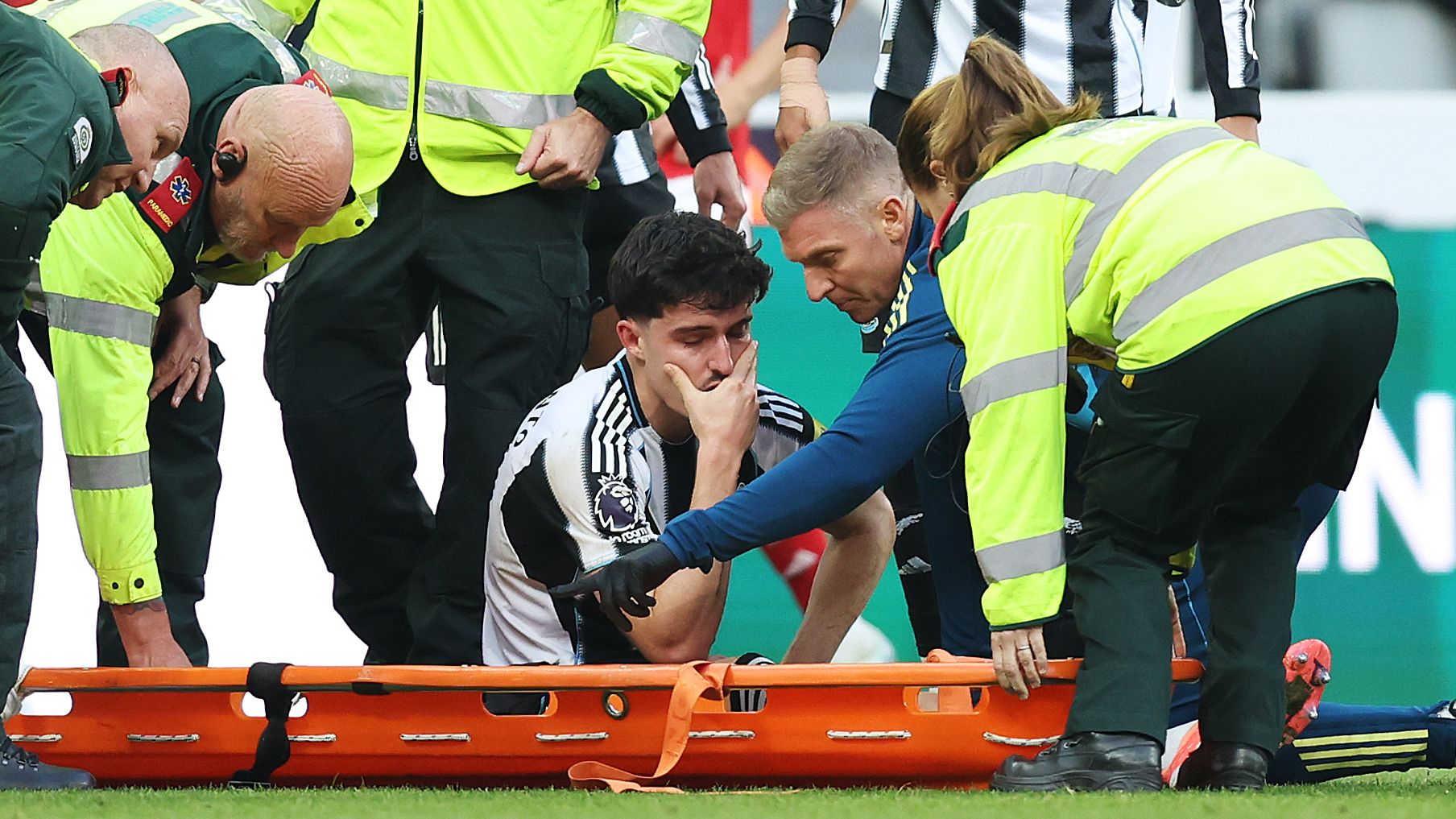 Livramento Injury Blow Leaves Newcastle Facing Defensive Challenge 4 GettyImages 2237899426