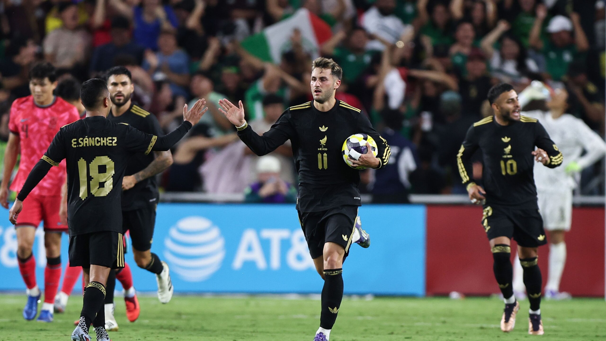 Santi Gimenez Leads Mexico Squad as Raúl Jiménez Misses Out 1 GettyImages 2234591866 scaled