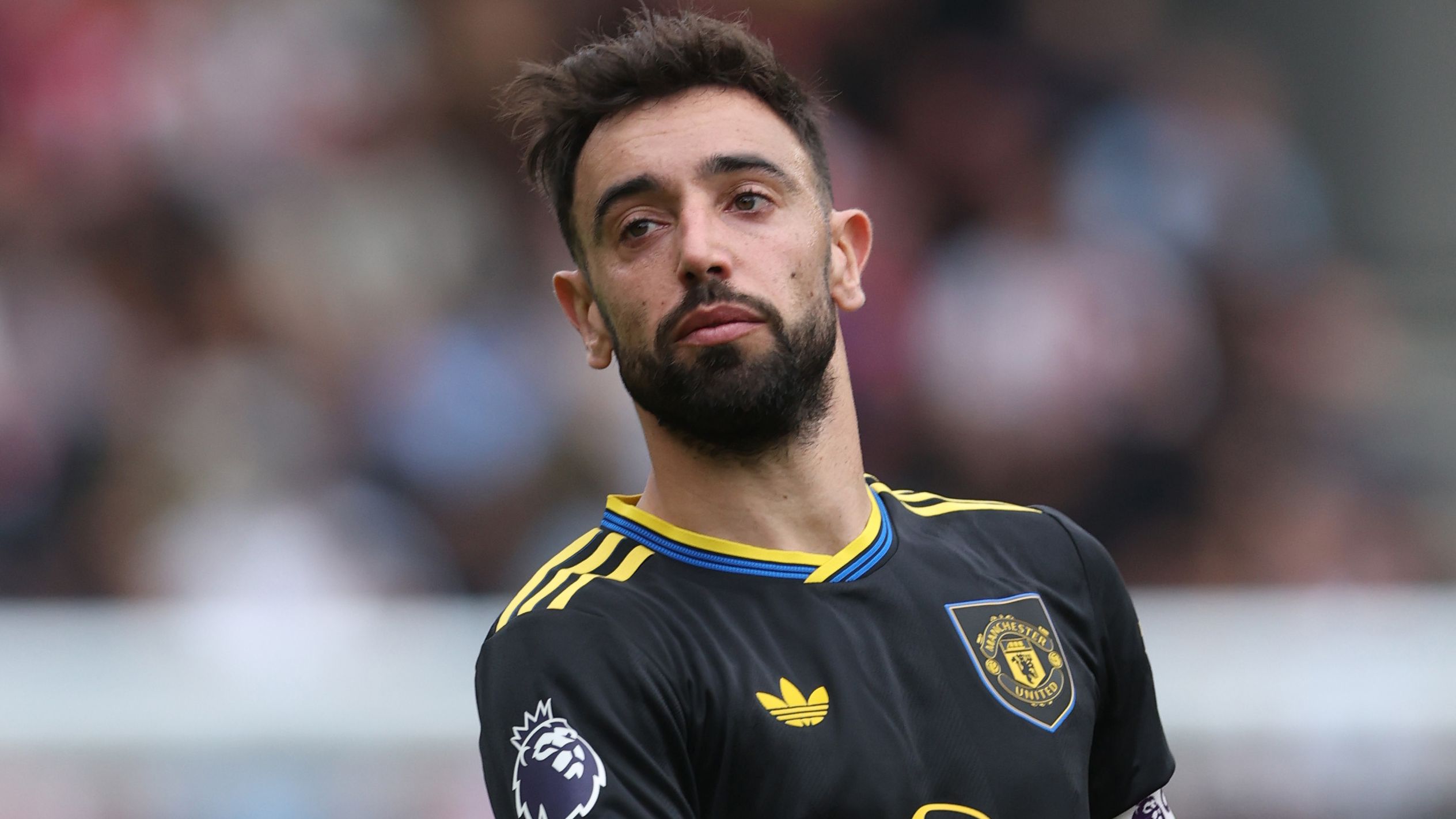 Bruno Fernandes Transfer: Manchester United Face January Dilemma 5 GettyImages 2237723234