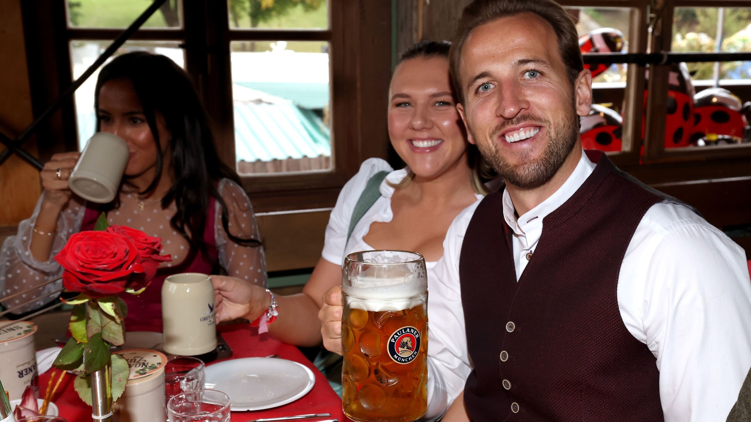 Harry Kane Celebrates Oktoberfest in Munich After Scoring Streak 1 GettyImages 2239346459 scaled