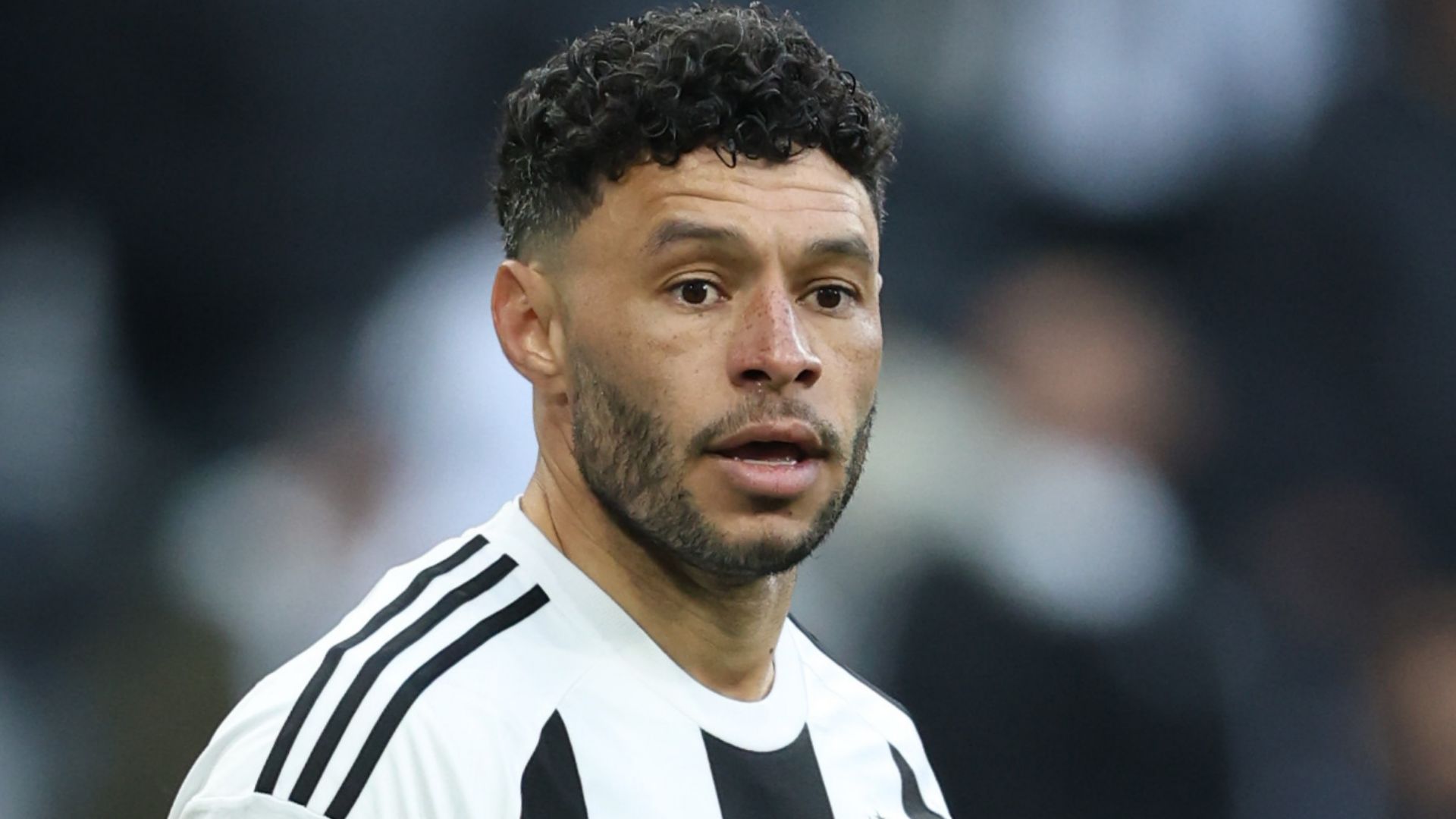Oxlade-Chamberlain Eyes English Return After Arsenal Training 7 GOAL20 20Blank20WEB20 20Facebook20 202025 11 07T111308.316