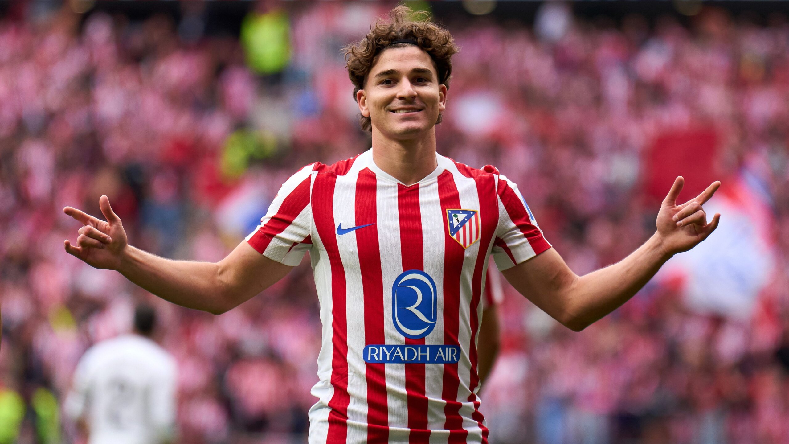 PSG Target Julian Alvarez in Ambitious Transfer Move 6 GettyImages 2237767850 scaled