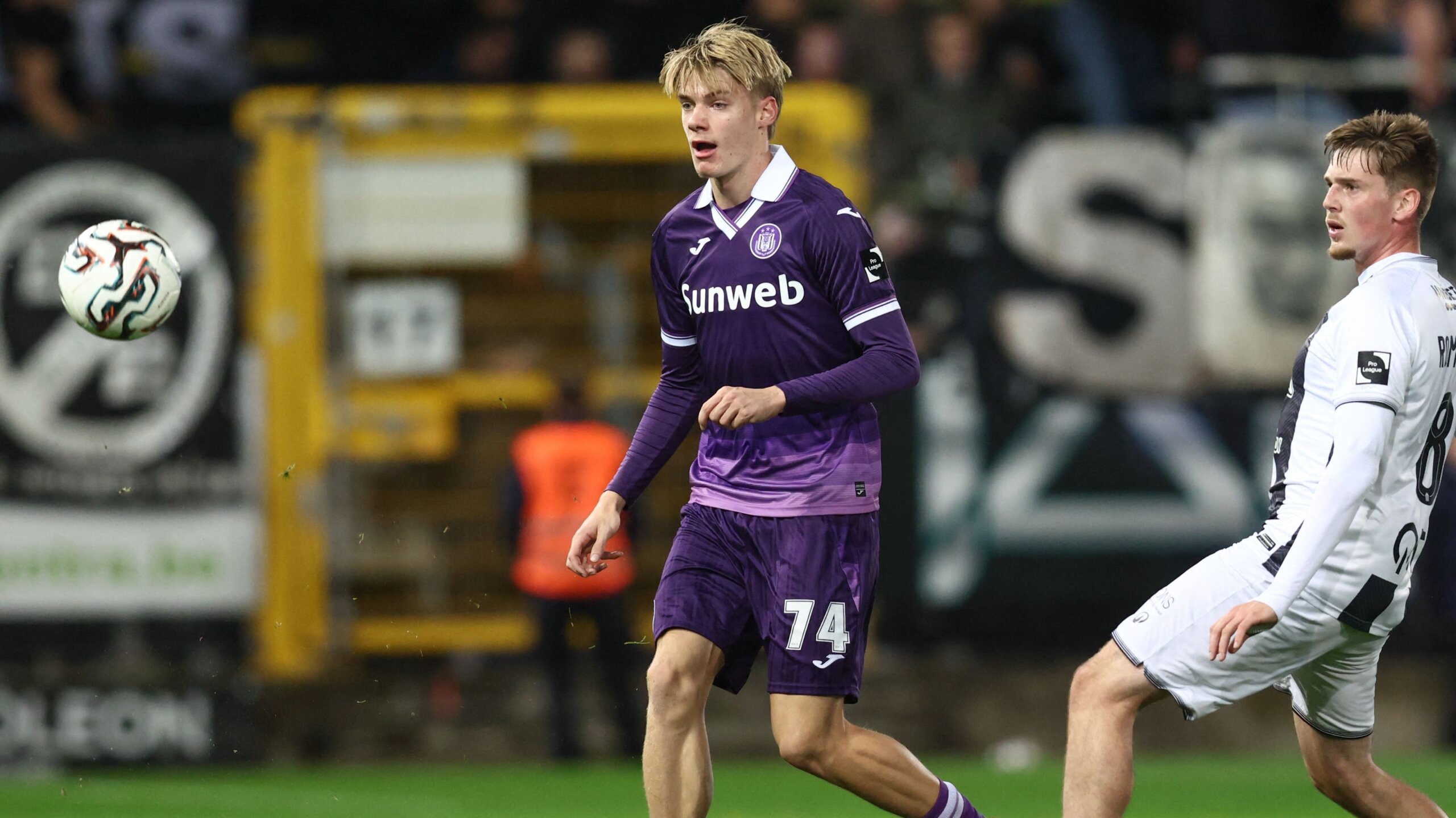 Bayern Munich Lead Chase for Anderlecht Teen Nathan De Cat 3 GettyImages 2242699457 scaled