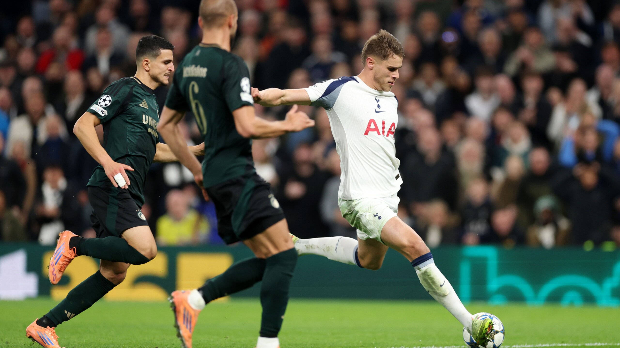 Van de Ven Reflects on Unforgettable Tottenham Goal 3 GettyImages 2245029703 scaled