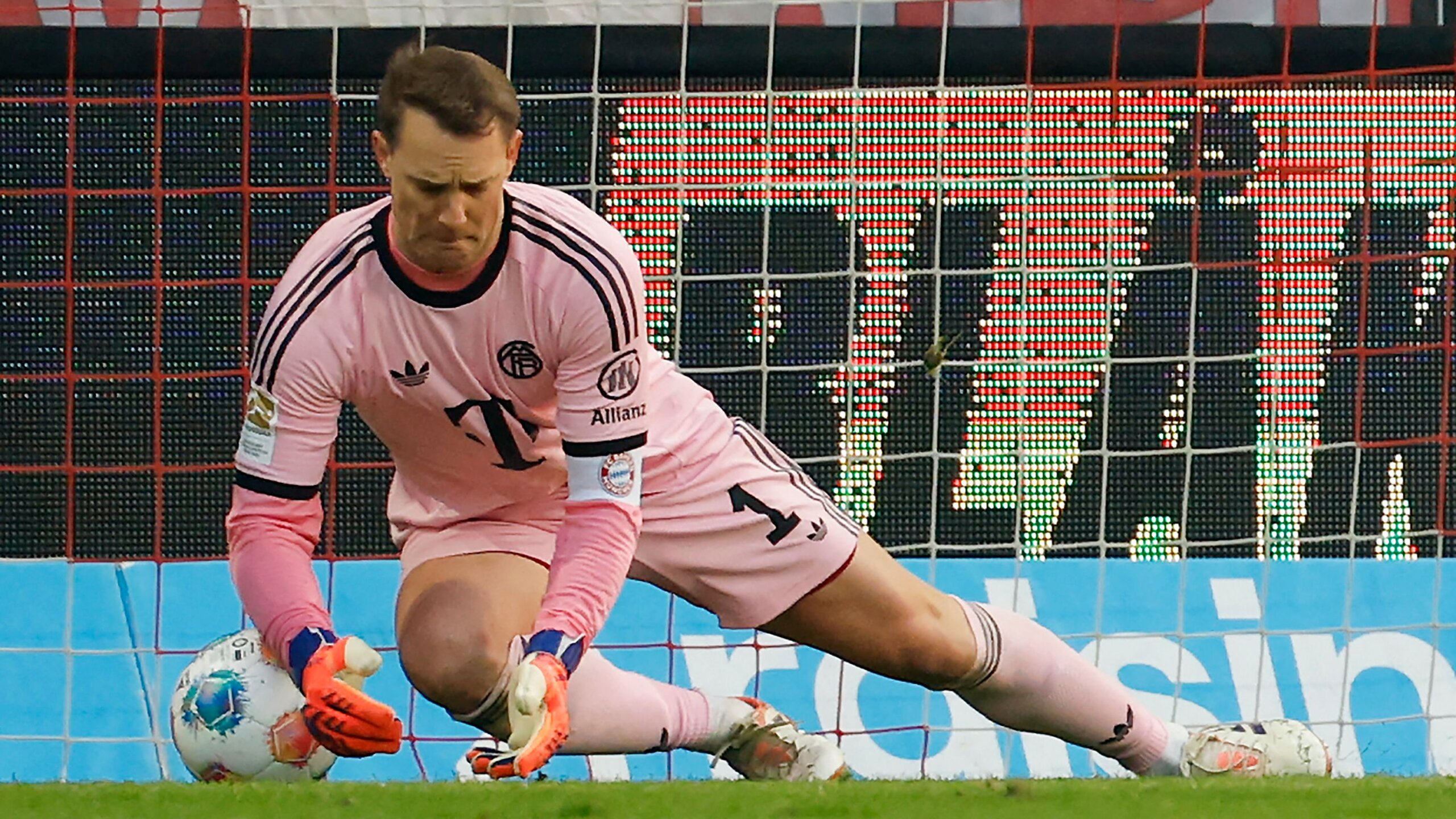 Neuer Admits Blunder as Bayern Munich's Perfect Run Ends 4 GettyImages 2245136576 scaled