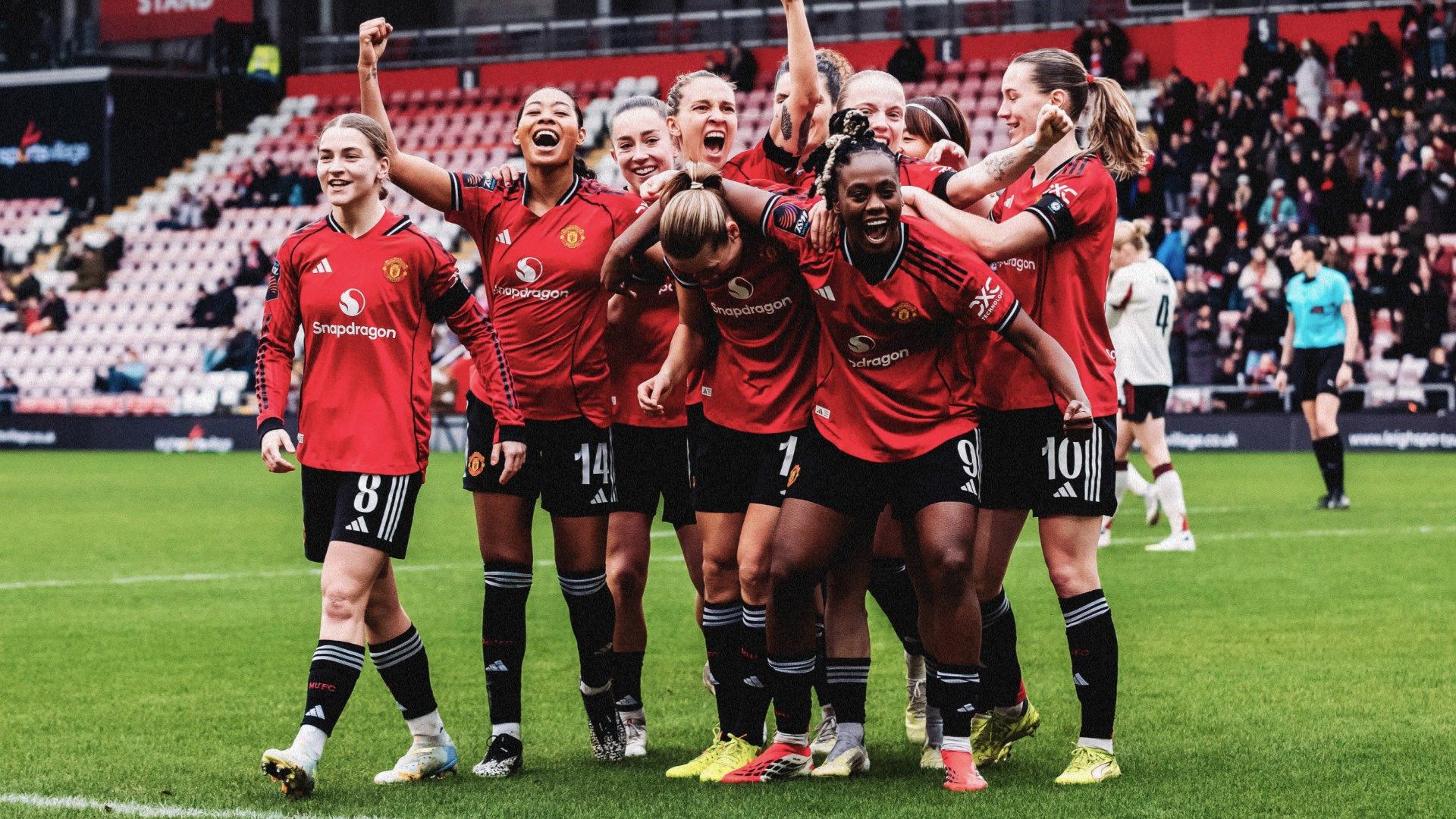Man Utd Women Shine as Naalsund Double Sinks Liverpool 2 Man20Utd20celebrate202025 26