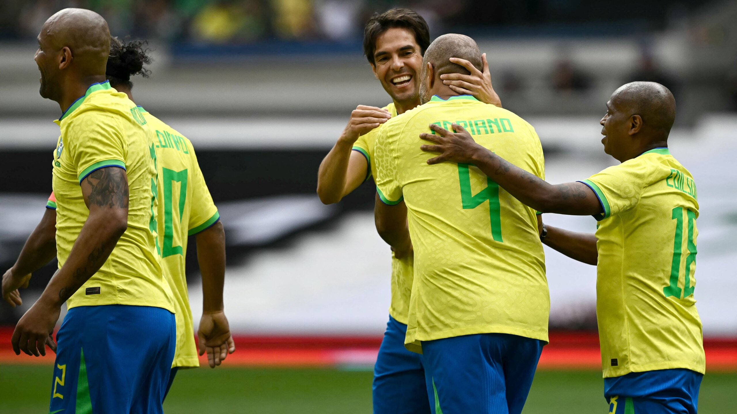Brazil Legends Shine in Exhibition Against Mexico 2 GettyImages 2271619982 scaled