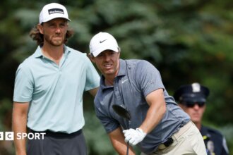 Clark takes US Open control as wind disrupts McIlroy and Scheffler 4 e96df830 6c39 11f1 8a41 ebfb576fc67f