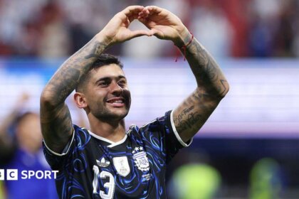 Romero hits back at Neville over criticism of Argentina centre-back partnership 8 18d65ff0 80e3 11f1 a5c2 db1656c1a0a8