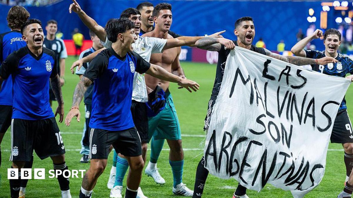Fifa assessing reports after Argentina players celebrate with Falklands banner 1 4ef72380 8142 11f1 badc afcab3cff8b6 1